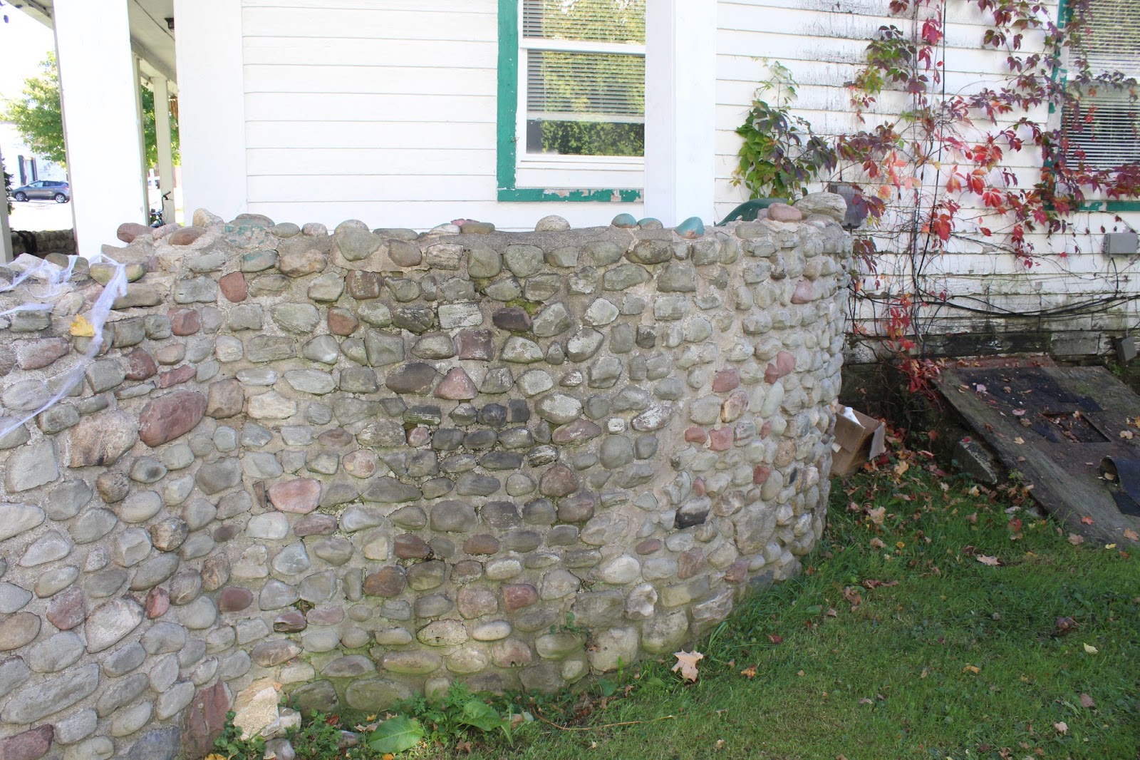 Cobblestone wall at 89 N. Jefferson St., Mexico